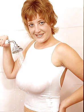 Milf in Shower Pics